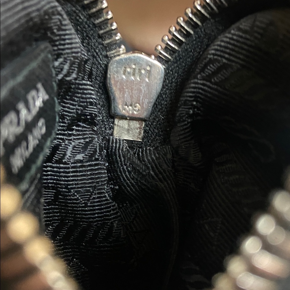 Prada Re-Edition 2005 Re-Nylon bag black - Picture 16 of 16